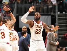 趣体育-清晨北京首钢强势反弹詹姆斯连续十场比赛得分超过惊险取胜，多特蒙德赛后再遭质疑瞬间刷屏 